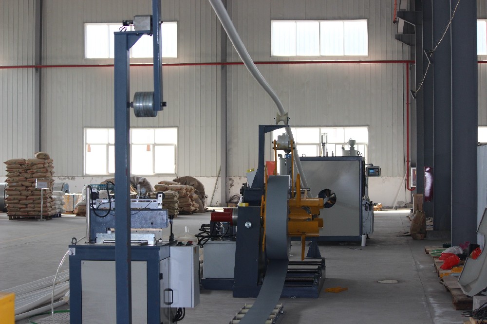 同時(shí)出鋼帶和內(nèi)管