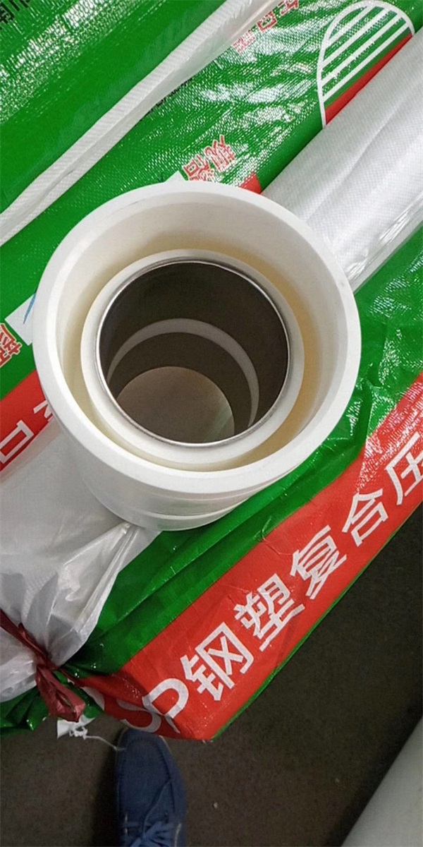 PSP上水鋼塑復(fù)合壓力管輕量化設(shè)計(jì)便于搬運(yùn)和安裝